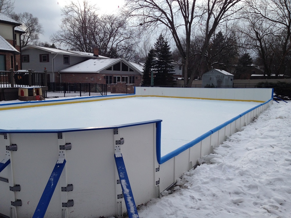 Plastic backyard ice rink boards with tall backboards